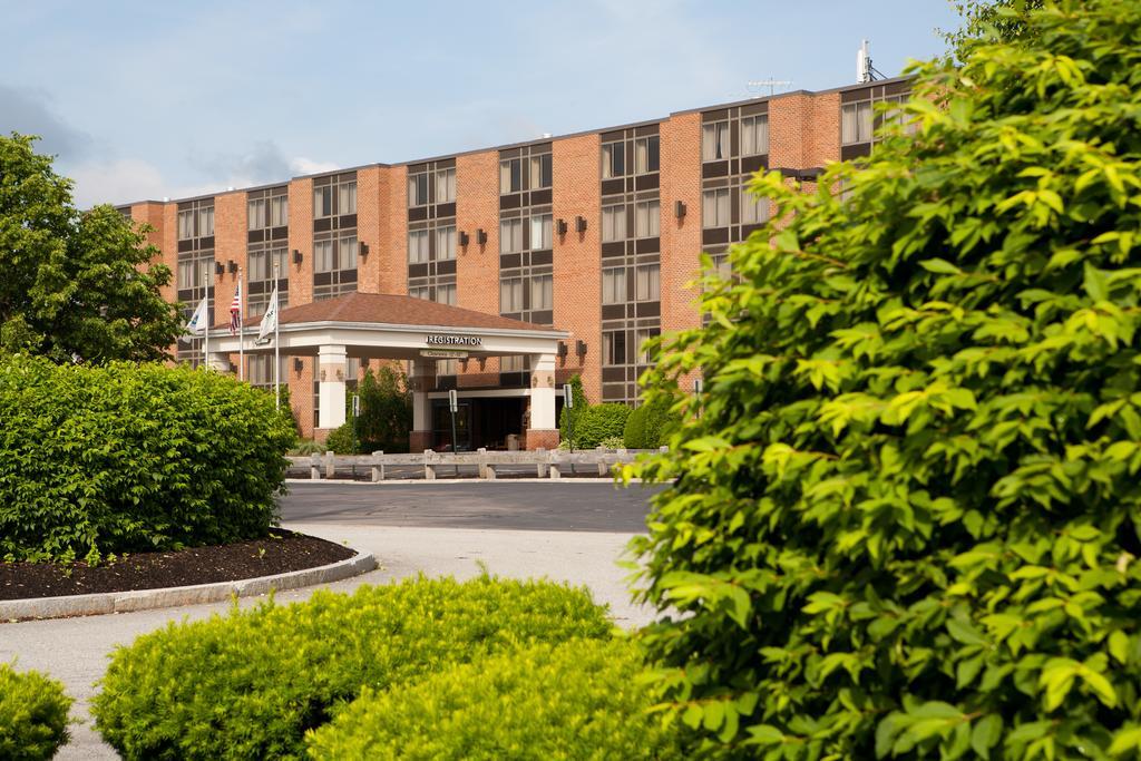 Radisson Hotel And Suites Chelmsford-Lowell Exterior photo