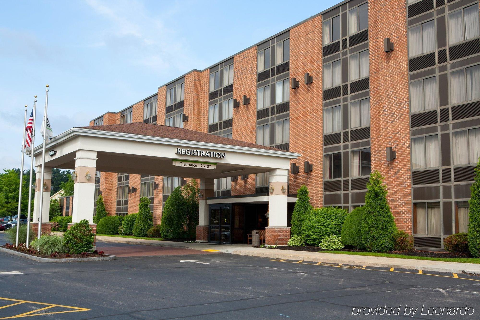 Radisson Hotel And Suites Chelmsford-Lowell Exterior photo