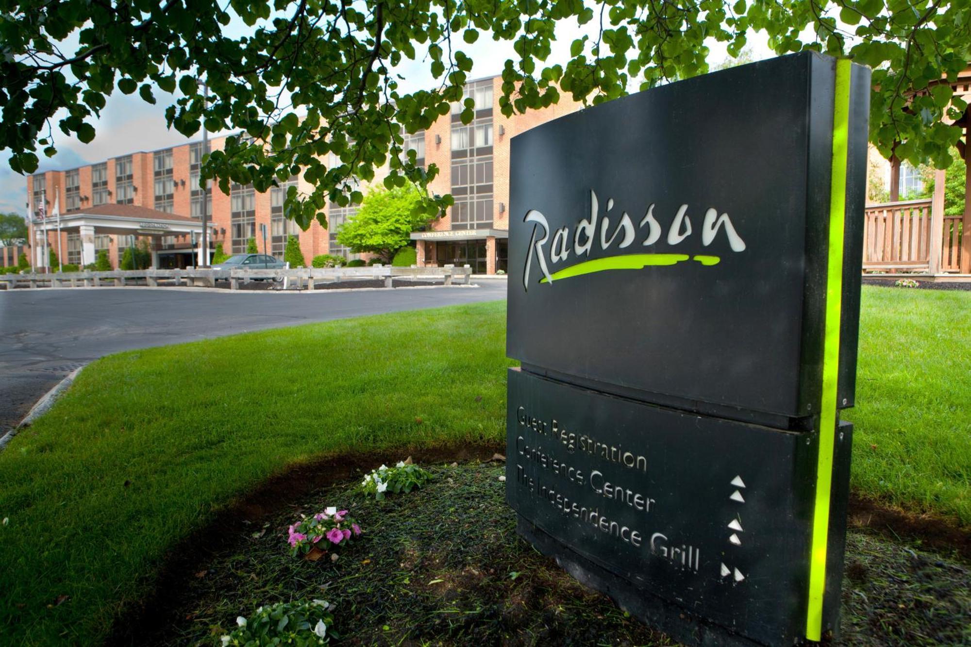Radisson Hotel And Suites Chelmsford-Lowell Exterior photo