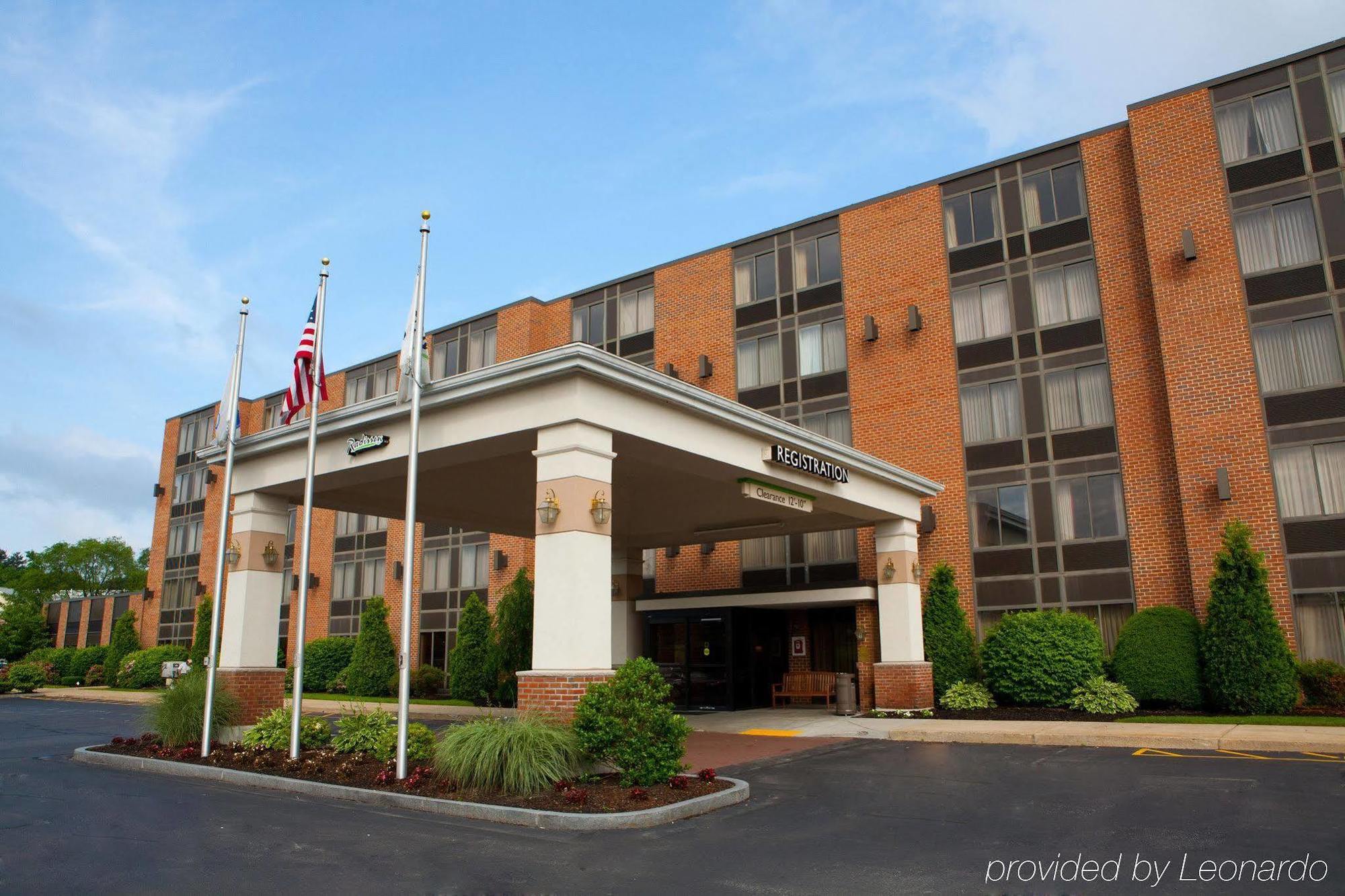 Radisson Hotel And Suites Chelmsford-Lowell Exterior photo